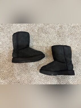 UGG | UGG | Classic Weather Short II Toddler Boots Black Wool Lined Size 8